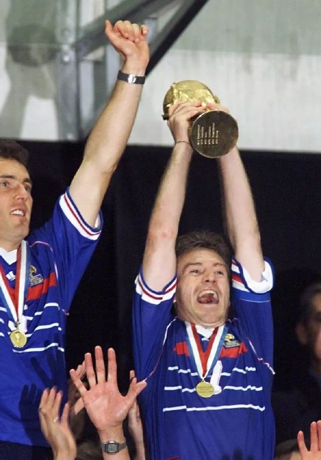 开云体育app-法国队完胜马来西亚队，黄鸭组合带队取胜